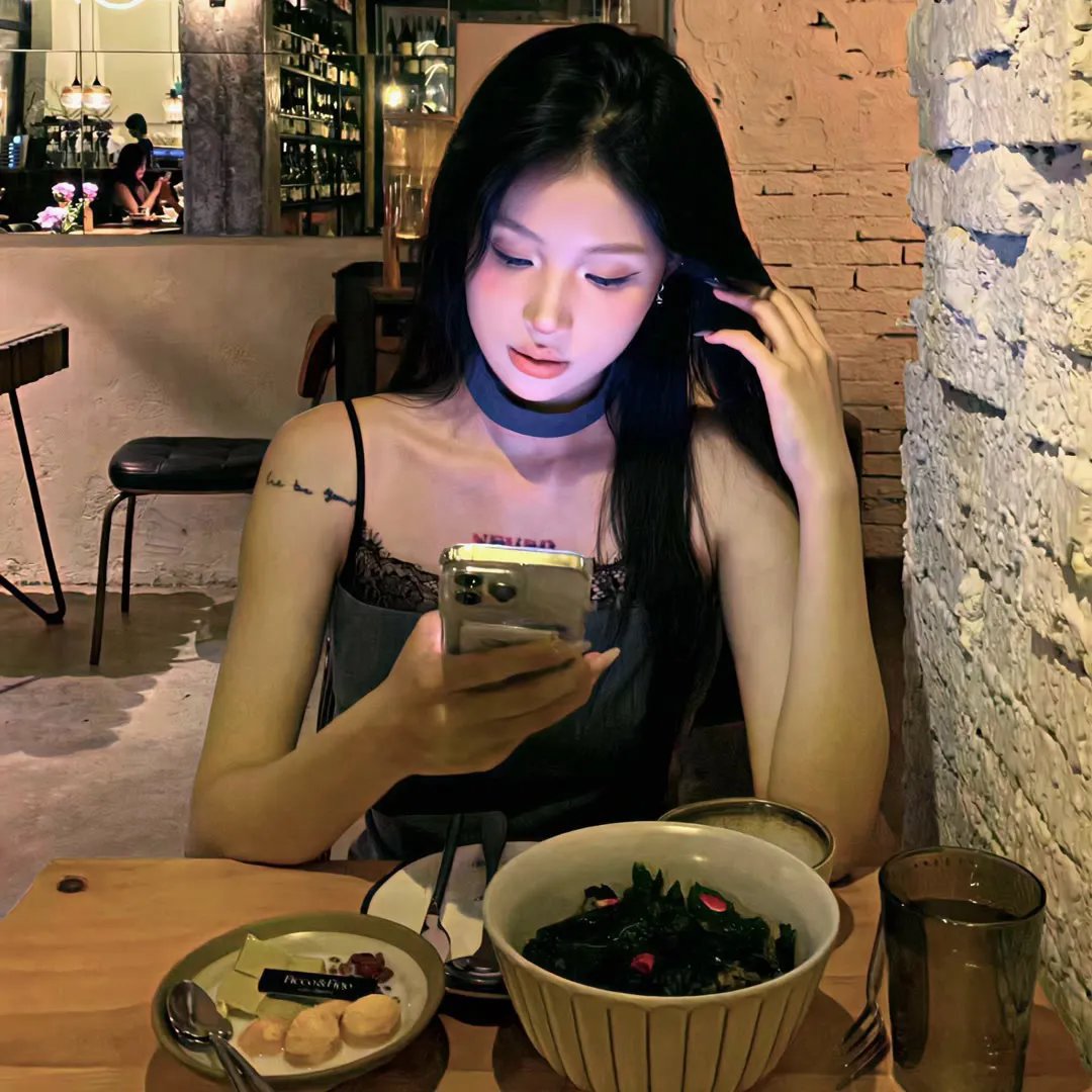 9顶假发的女孩